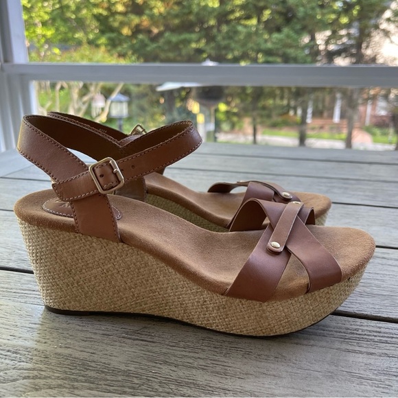 Clarks Caslynn Regina Wedge Tan Leather Sandals Womens Size 9 - Picture 1 of 7